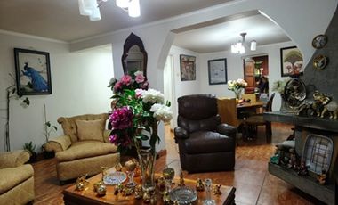 CASA FAMILIAR DE 2 PISOS