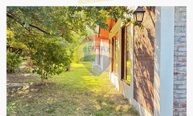 CASA EN PARCELA CON JARDÍN Y NATURALEZA