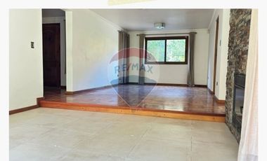 CASA EN PARCELA CON JARDÍN Y NATURALEZA