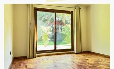 CASA EN PARCELA CON JARDÍN Y NATURALEZA