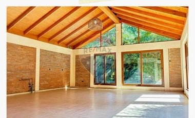 CASA EN PARCELA CON JARDÍN Y NATURALEZA