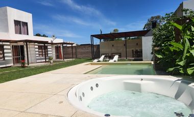 VENDO O PERMUTO!  Complejo de Duplex más una casa de 2 dormitorios.