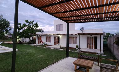VENDO O PERMUTO!  Complejo de Duplex más una casa de 2 dormitorios.