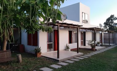VENDO O PERMUTO!  Complejo de Duplex más una casa de 2 dormitorios.