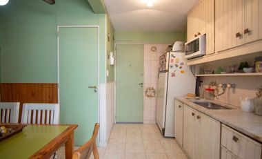 Venta  4 ambientes c/dependencia y guardacoche