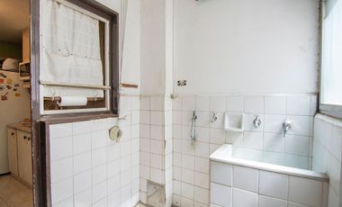 Venta  4 ambientes c/dependencia y guardacoche