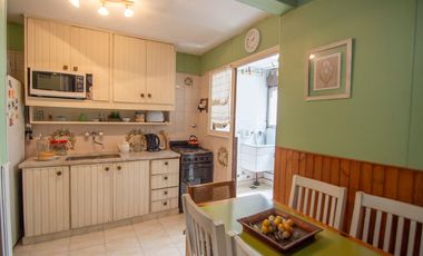 Venta  4 ambientes c/dependencia y guardacoche