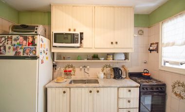 Venta  4 ambientes c/dependencia y guardacoche