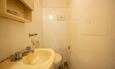 Venta  4 ambientes c/dependencia y guardacoche