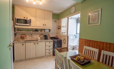 Venta  4 ambientes c/dependencia y guardacoche