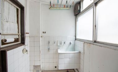 Venta  4 ambientes c/dependencia y guardacoche