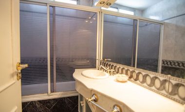 Venta  4 ambientes c/dependencia y guardacoche