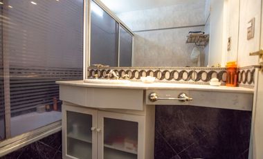 Venta  4 ambientes c/dependencia y guardacoche