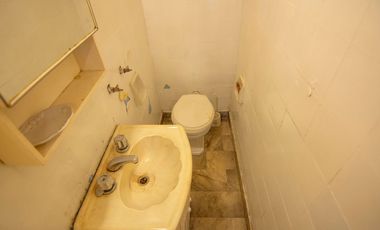 Venta  4 ambientes c/dependencia y guardacoche