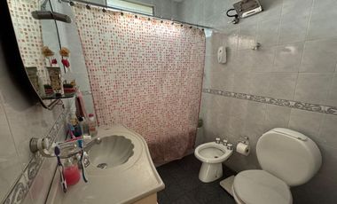 VENTA CASA PARA DOS FAMILIAS REMEDIOS DE ESCALADA