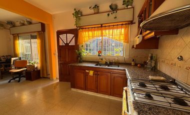 VENTA CASA PARA DOS FAMILIAS REMEDIOS DE ESCALADA