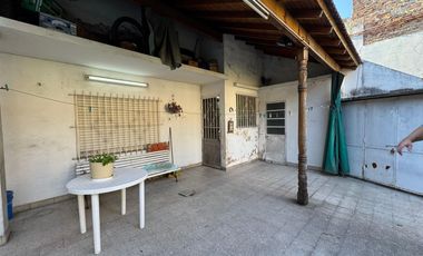 VENTA CASA PARA DOS FAMILIAS REMEDIOS DE ESCALADA