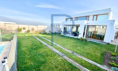 CASA MEDITERRÁNEA EN CONDOMINIO CON SEGURIDAD 24/7