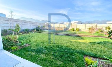 CASA MEDITERRÁNEA EN CONDOMINIO CON SEGURIDAD 24/7