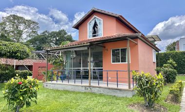 CASA DE DOS NIVELES EN VENTA ANAPOIMA