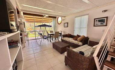 CASA DE DOS NIVELES EN VENTA ANAPOIMA