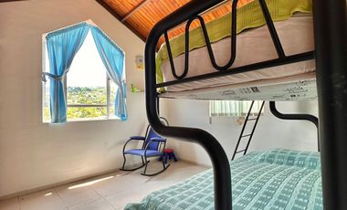 CASA DE DOS NIVELES EN VENTA ANAPOIMA