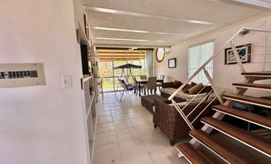 CASA DE DOS NIVELES EN VENTA ANAPOIMA
