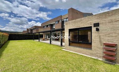 En Renta Exclusiva Casa en Azulejo Entrelomas