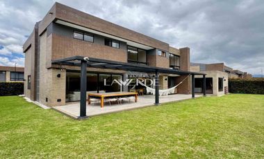 En Renta Exclusiva Casa en Azulejo Entrelomas