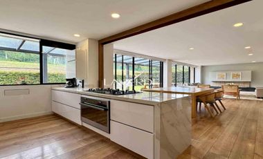 En Renta Exclusiva Casa en Azulejo Entrelomas