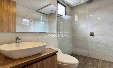 En Renta Exclusiva Casa en Azulejo Entrelomas