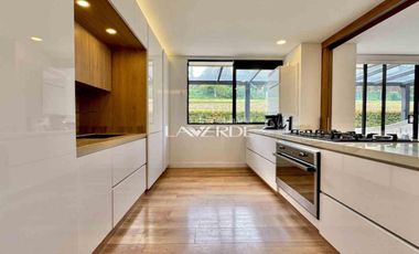 En Renta Exclusiva Casa en Azulejo Entrelomas