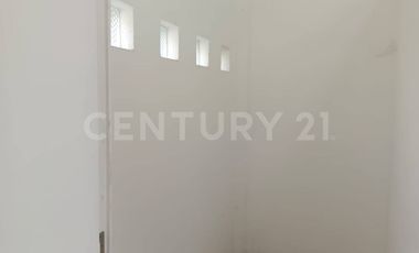 RENTA DE OFICINA, CONSULTORIO O BODEGA A UNA CALLE DE FORJADORES