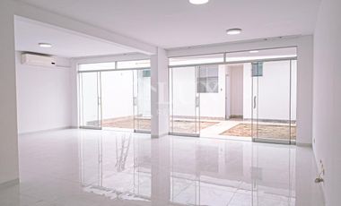 CASA EN REMODELACION EN LOS CEDROS DE CHORRILLOS