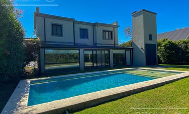 Casa en venta de 5 ambientes en Ombúes de Hudson