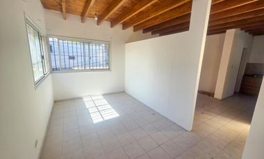 Departamento en Alquiler | 1 Dormitorio | 1 baño | 1er piso por escalera