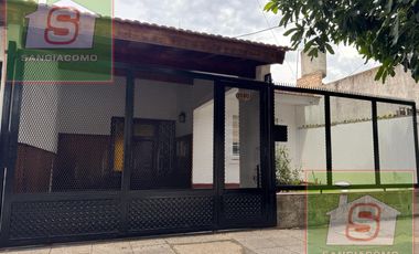 DEPTO tipo CASA 3 amb con patio y cochera. TEMPERLEY