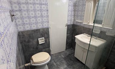 DEPTO tipo CASA 3 amb con patio y cochera. TEMPERLEY