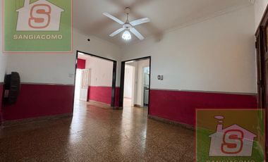 DEPTO tipo CASA 3 amb con patio y cochera. TEMPERLEY