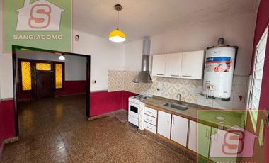 DEPTO tipo CASA 3 amb con patio y cochera. TEMPERLEY