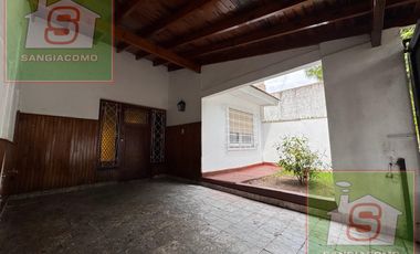 DEPTO tipo CASA 3 amb con patio y cochera. TEMPERLEY