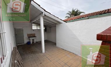 DEPTO tipo CASA 3 amb con patio y cochera. TEMPERLEY