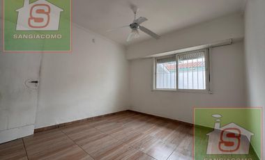 DEPTO tipo CASA 3 amb con patio y cochera. TEMPERLEY