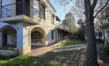 CASA EN VENTA 132 BIS ESQUINA 467
