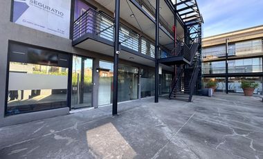 EXCELENTE OFICINA EN ALQUILER  MUY BUEN COMPLEJO DE OFICINAS ./LOCALES CON COCHERA Y SEGURIDAD,
