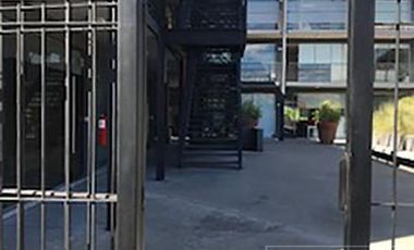 EXCELENTE OFICINA EN ALQUILER  MUY BUEN COMPLEJO DE OFICINAS ./LOCALES CON COCHERA Y SEGURIDAD,