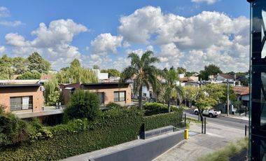 EXCELENTE OFICINA EN ALQUILER  MUY BUEN COMPLEJO DE OFICINAS ./LOCALES CON COCHERA Y SEGURIDAD,