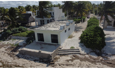 VENTA CASA A LA ORILLA DEL MAR EN TELCHAC PUERTO, YUCATÁN