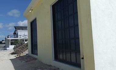 VENTA CASA A LA ORILLA DEL MAR EN TELCHAC PUERTO, YUCATÁN