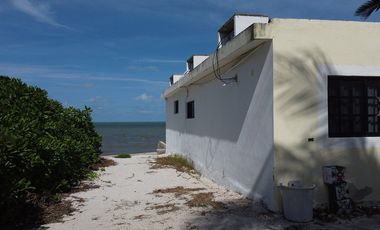 VENTA CASA A LA ORILLA DEL MAR EN TELCHAC PUERTO, YUCATÁN